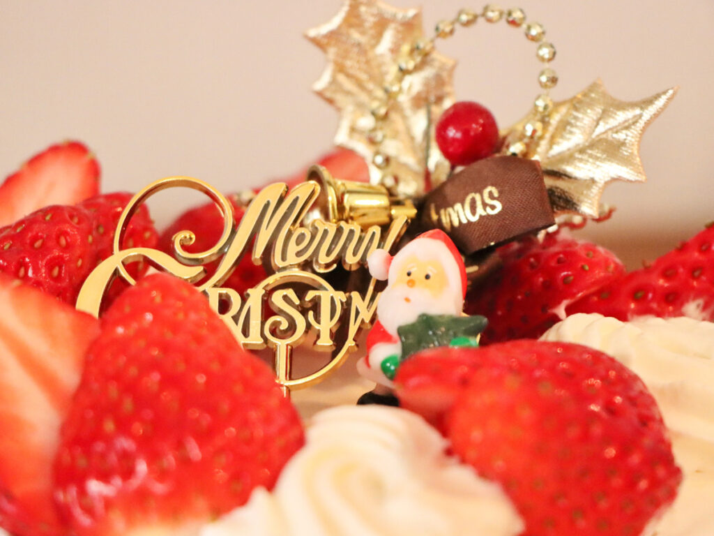苺がたっぷりのったクリスマスショートケーキ