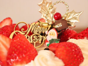 苺がたっぷりのったクリスマスショートケーキ